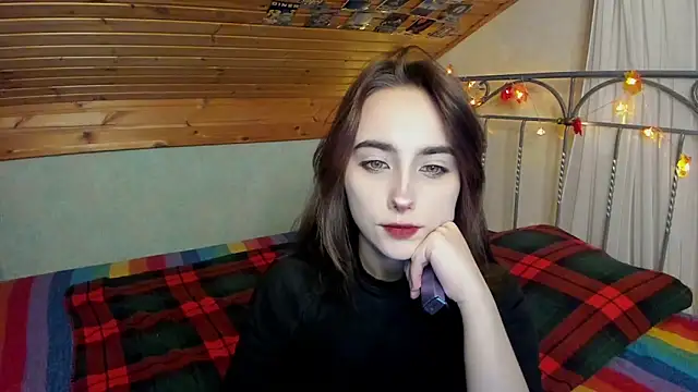 Snapshot of SilverDream chatting on 12-15-24, 02:48 SilverDream online show from 12-15-24, 02:48