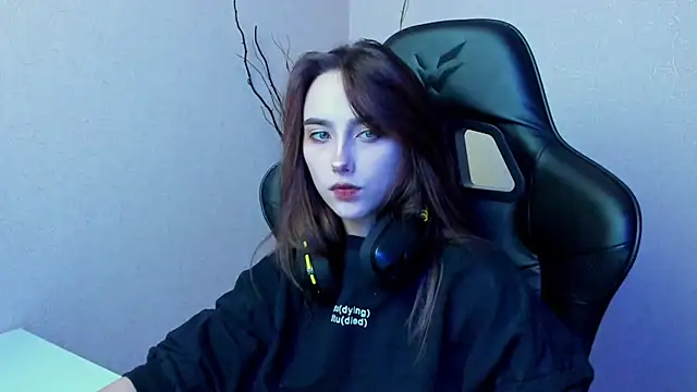 Snapshot of SilverDream chatting on 12-23-24, 09:40 SilverDream online show from 12-23-24, 09:40