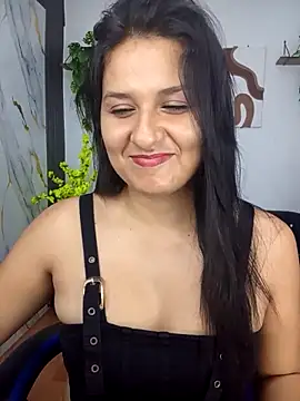 Snapshot of elena_jonees chatting on 04-29-26, 08:37 elena jonees online show from 04-29-26, 08:37