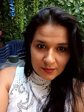 Snapshot of elena_jonees chatting on 05-06-26, 08:25 elena jonees online show from 05-06-26, 08:25