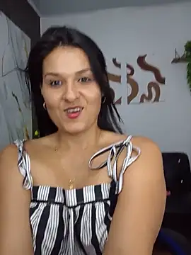 Snapshot of elena_jonees chatting on 05-12-26, 08:39 elena jonees online show from 05-12-26, 08:39