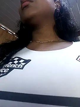 AnnieScott  online show from 11-08-25, 07:34