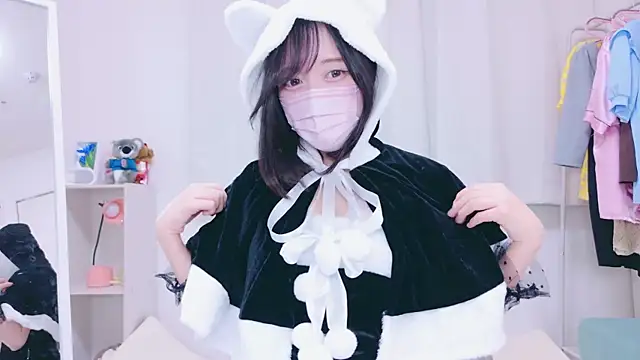 Snapshot of Yurie_ chatting on 12-15-24, 10:07 Yurie online show from 12-15-24, 10:07