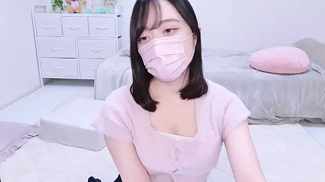 Snapshot of Yurie_ chatting on 02-08-25, 11:01 Yurie online show from 02-08-25, 11:01