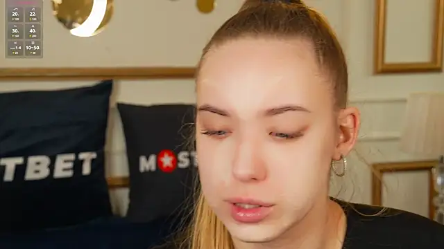 Julia  Star  online show from 12-18-24, 11:45