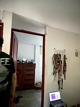 Jestebanano online show from 09-11-25, 01:55