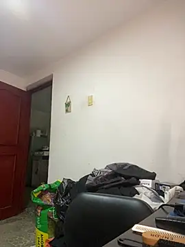 Jestebanano online show from 10-18-25, 04:04