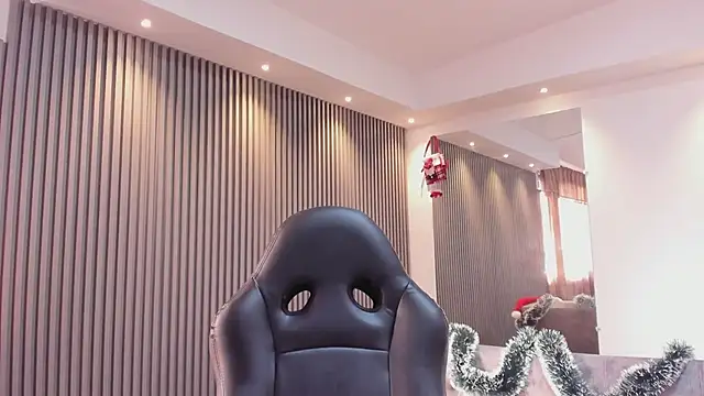 Snapshot of Electraa_fox chatting on 12-27-24, 12:12 Electraa fox online show from 12-27-24, 12:12