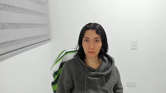Snapshot of Electraa_fox chatting on 10-17-25, 12:58 Electraa fox online show from 10-17-25, 12:58