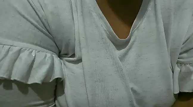 Snapshot of Queen_of_boobs01 chatting on 01-31-25, 06:36 Queen of boobs01 online show from 01-31-25, 06:36