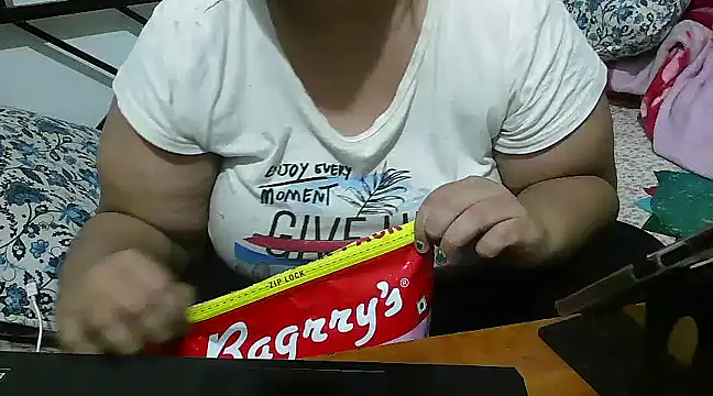 Snapshot of Queen_of_boobs01 chatting on 02-01-25, 06:40 Queen of boobs01 online show from 02-01-25, 06:40