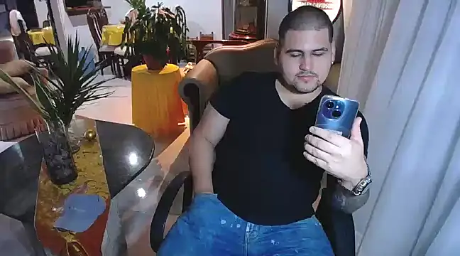 Snapshot of pitbullveryhot chatting on 02-11-25, 06:08 pitbullveryhot online show from 02-11-25, 06:08