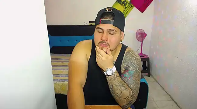 Snapshot of pitbullveryhot chatting on 03-13-25, 06:37 pitbullveryhot online show from 03-13-25, 06:37