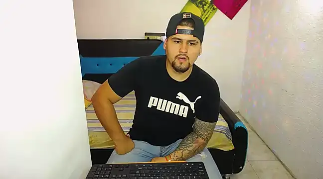 Snapshot of pitbullveryhot chatting on 03-18-25, 09:43 pitbullveryhot online show from 03-18-25, 09:43