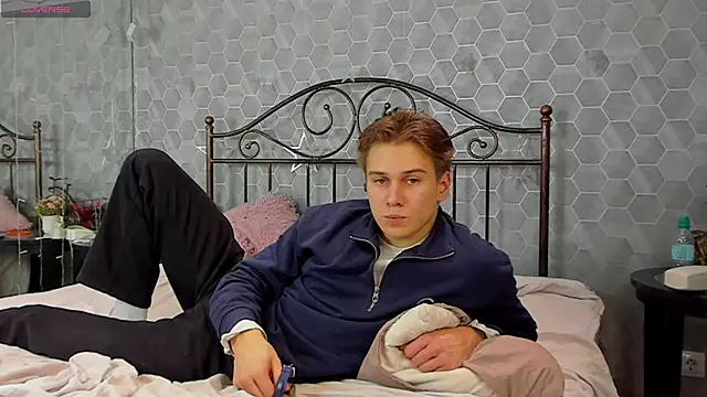 Snapshot of Marcus_Swampov chatting on 12-12-24, 02:59 Marcus Swampov online show from 12-12-24, 02:59