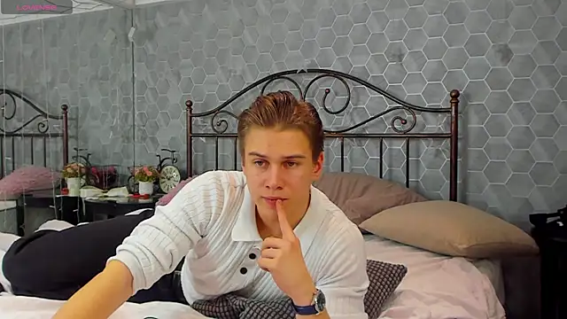 Snapshot of Marcus_Swampov chatting on 12-22-24, 02:28 Marcus Swampov online show from 12-22-24, 02:28