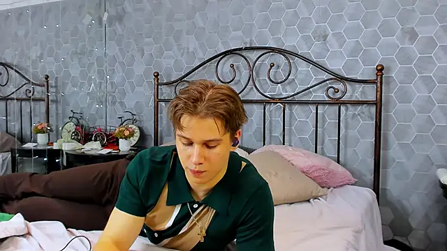 Snapshot of Marcus_Swampov chatting on 12-27-24, 09:17 Marcus Swampov online show from 12-27-24, 09:17