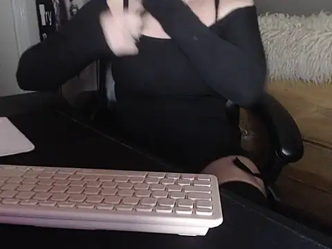 BettyDavisX online show from 12-27-24, 11:10