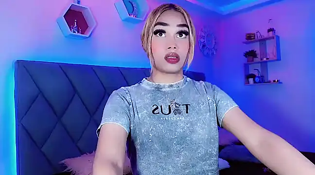 Hallyhott online show from 12-16-24, 01:11