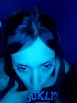 Snapshot of shishiii_11 chatting on 12-23-24, 05:17 shishiii 11 online show from 12-23-24, 05:17