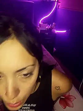 Snapshot of shishiii_11 chatting on 03-04-25, 04:38 shishiii 11 online show from 03-04-25, 04:38