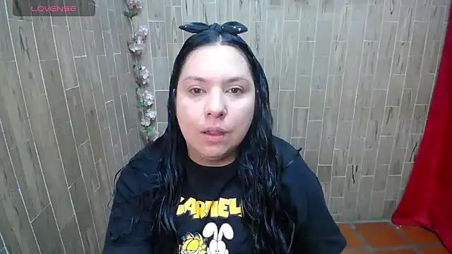 solyeria online show from 11-18-25, 01:00