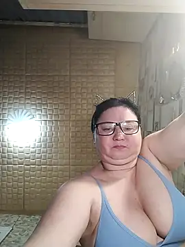 Snapshot of Holly-69 chatting on 05-09-26, 06:13 Holly-69 online show from 05-09-26, 06:13