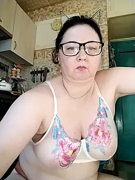 Snapshot of Holly-69 chatting on 06-12-26, 10:47 Holly-69 online show from 06-12-26, 10:47