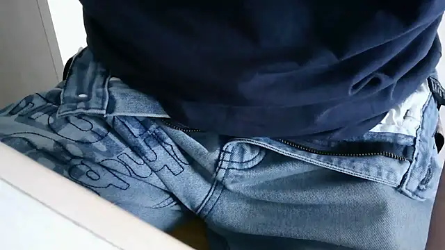 XiaoGuoGuo284512 online show from 11-25-25, 05:29