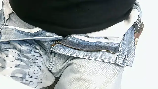 XiaoGuoGuo284512 online show from 11-28-25, 04:37