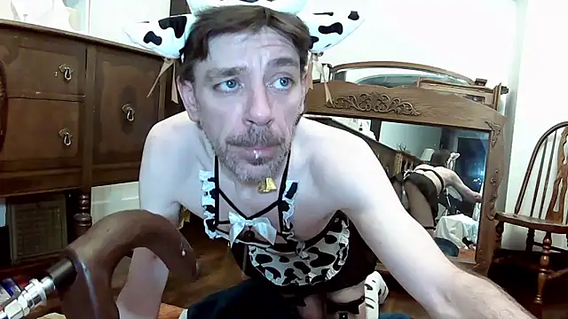 Snapshot of MaxJr8008 chatting on 09-17-25, 06:48 MaxJr8008 online show from 09-17-25, 06:48