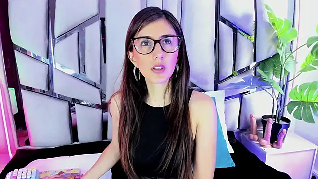  jade white  online show from 12-04-25, 04:38