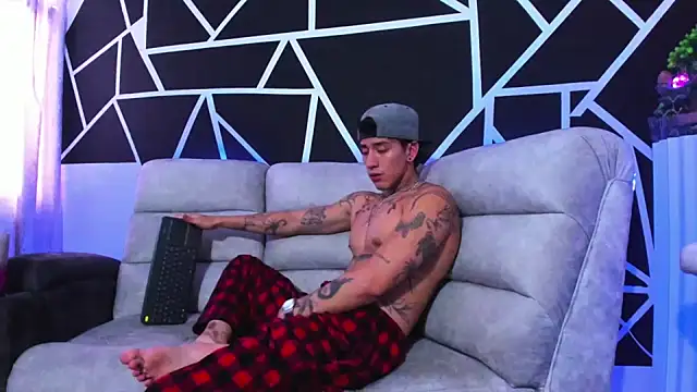 JUSTIN FULLER1 online show from 02-01-25, 05:37