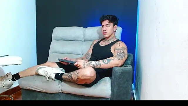 JUSTIN FULLER1 online show from 06-17-26, 08:54