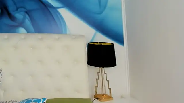 Snapshot of SkinnyDolly chatting on 02-04-25, 04:05 SkinnyDolly online show from 02-04-25, 04:05