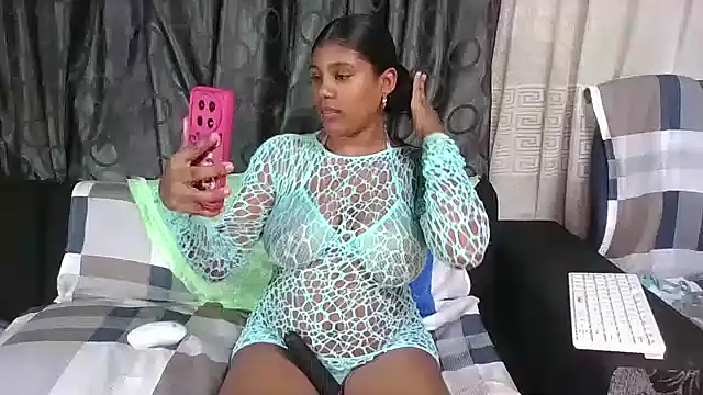 Lilmisskay18 online show from 06-15-26, 04:09