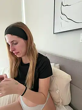 emma05 online show from 03-22-26, 11:35