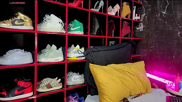 Indianbrownie online show from 04-19-26, 10:36