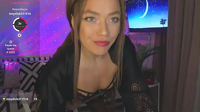 KellyFouler online show from 12-17-25, 02:34