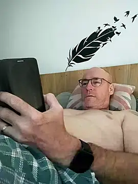 Snapshot of bogland33 chatting on 07-10-26, 06:32 bogland33 online show from 07-10-26, 06:32
