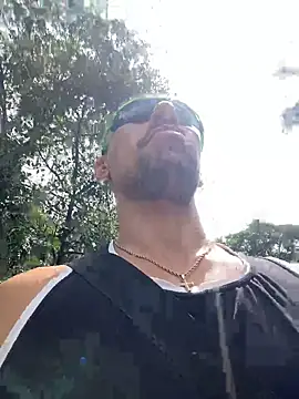 Snapshot of dantedesirexx chatting on 02-06-25, 05:40 dantedesirexx online show from 02-06-25, 05:40