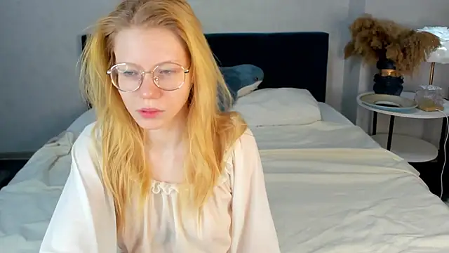 Snapshot of Esme_Runn chatting on 04-11-26, 03:11 Esme Runn online show from 04-11-26, 03:11
