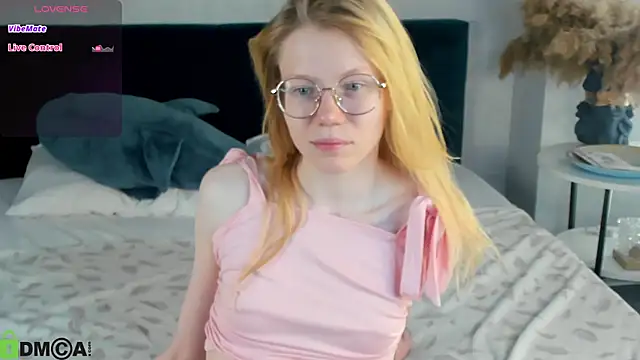 Snapshot of Esme_Runn chatting on 05-06-26, 03:02 Esme Runn online show from 05-06-26, 03:02