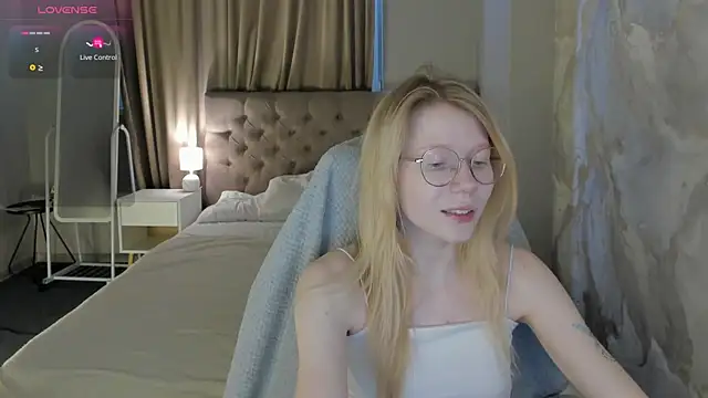 Esme Runn online show from 07-03-26, 03:13