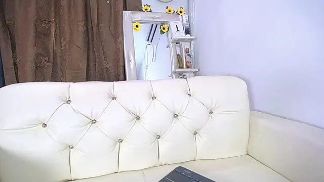 Snapshot of alaia_03 chatting on 02-21-25, 12:39 alaia 03 online show from 02-21-25, 12:39