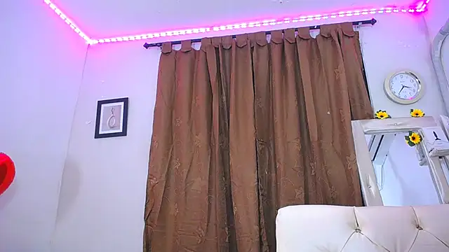 Snapshot of alaia_03 chatting on 03-09-25, 12:20 alaia 03 online show from 03-09-25, 12:20