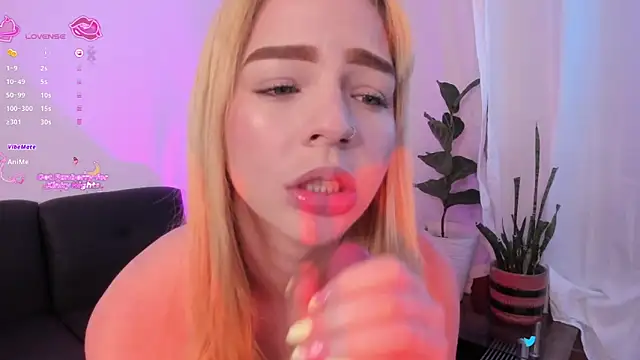 Niicoleta online show from 04-28-26, 02:27