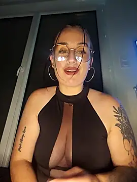 Snapshot of lindsay_33off chatting on 10-16-25, 10:44 lindsay 33off online show from 10-16-25, 10:44
