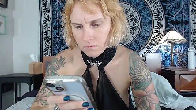 Snapshot of Cutikatxoxo chatting on 10-18-25, 01:41 Cutikatxoxo online show from 10-18-25, 01:41