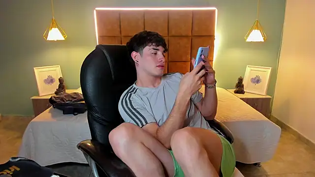 AlejooTwink online show from 12-16-25, 09:47